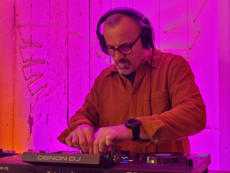 Cosmic Turtle DJing at Kommune, 2026